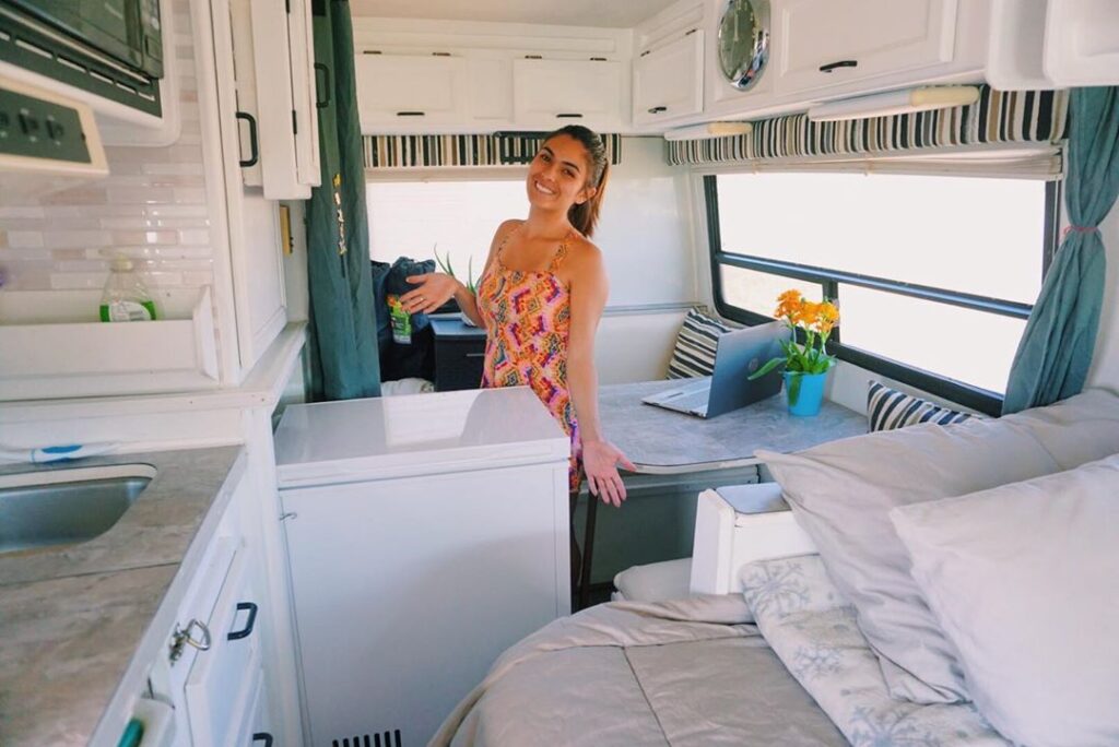 Chad and Ashley’s Awesome Modified 1999 Coachman Starflyte RV the van conversion guide e-book